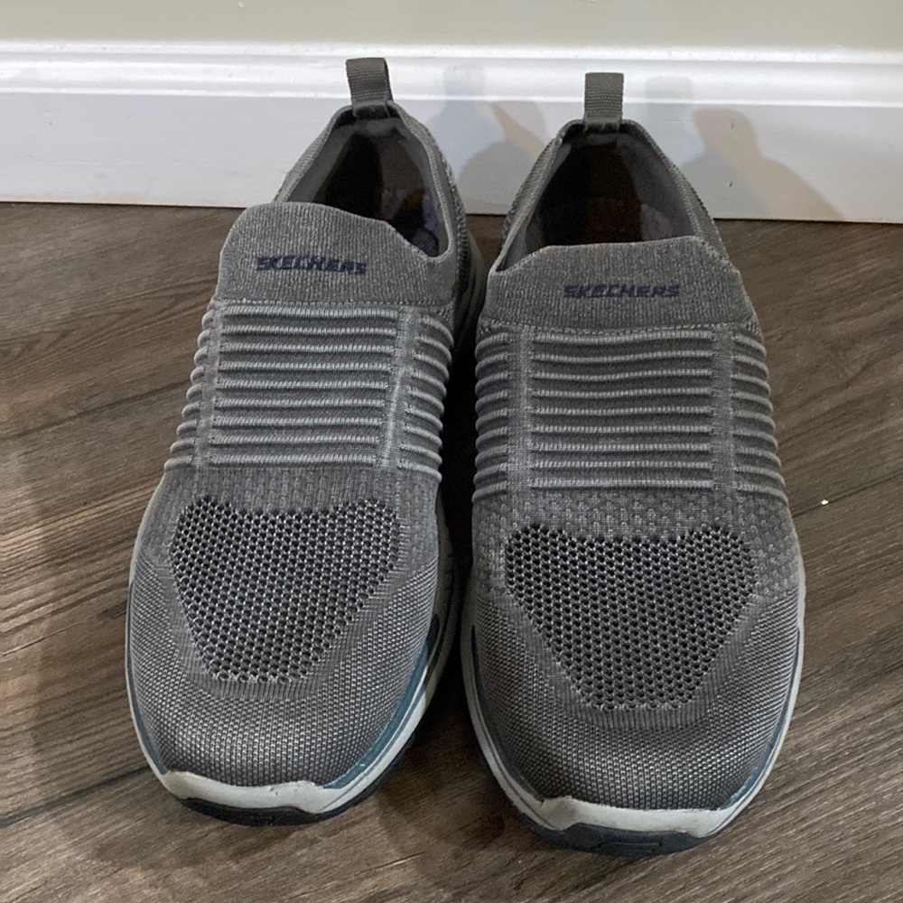 Skechers Men's Relaxed Fit Hersch Slip On Sneaker Size 10.5 Gray Knit Walk Shoe